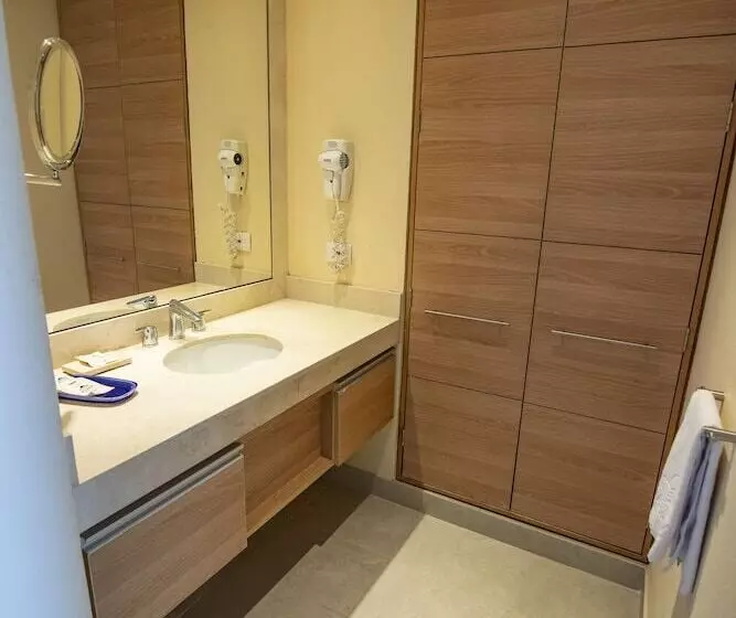سوییت لوکس, Zuana Beach Resort
