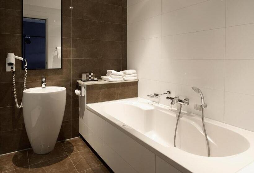 חדר משפחתי, Van Der Valk Hotel Den Haag