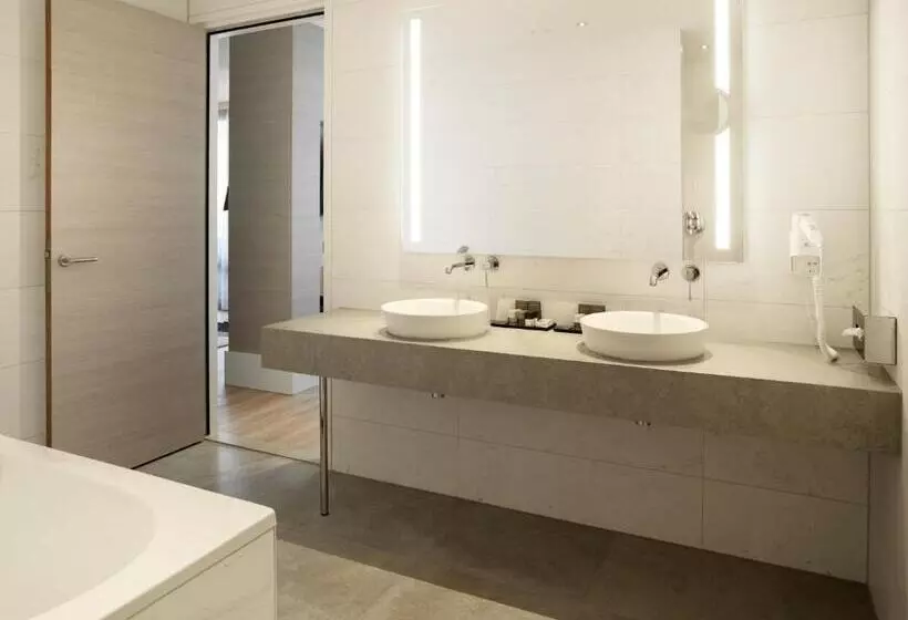 キングサイズベッドのスタンダードルーム, Van Der Valk Hotel Den Haag