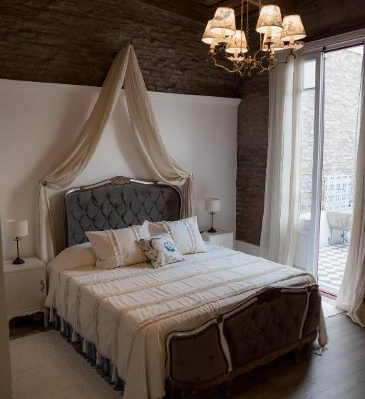 غرفة سوبيريور ثلاثية, Versión Moreno