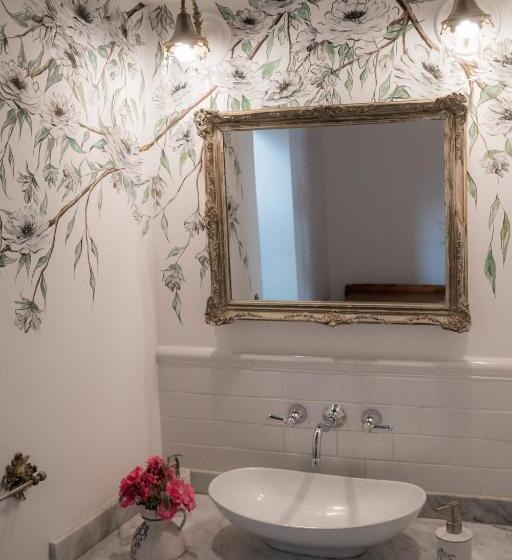 غرفة سوبيريور ثلاثية, Versión Moreno