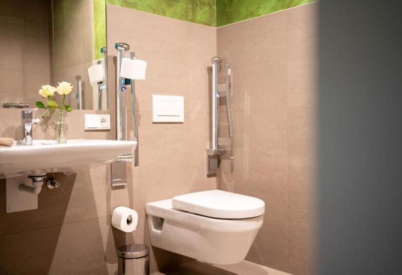 חדר סטנדרט יחיד מותאם לאדם עם מוגבלויות, Eee Hotel Gunskirchen