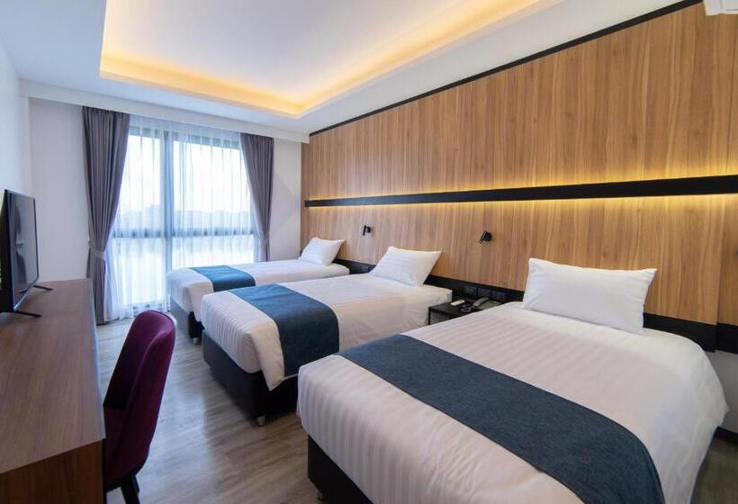 标准三人间, Gate43 Airport