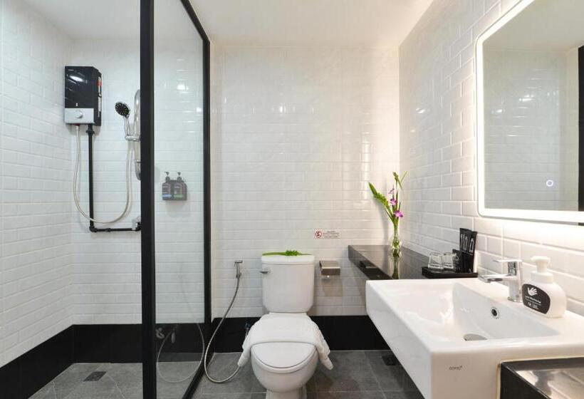 标准三人间, Gate43 Airport