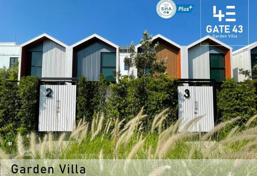 带花园景观和一个卧室的别墅, Gate43 Airport