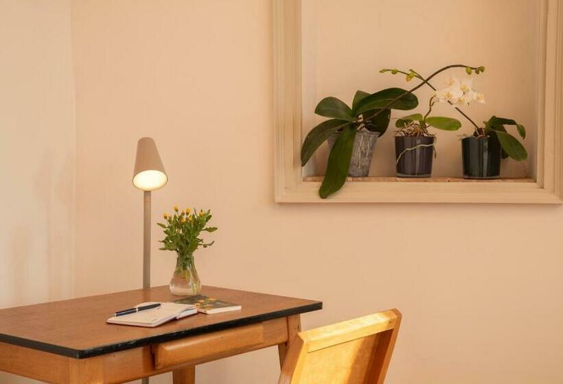 غرفة قياسية سرير كينج, Mas Oms