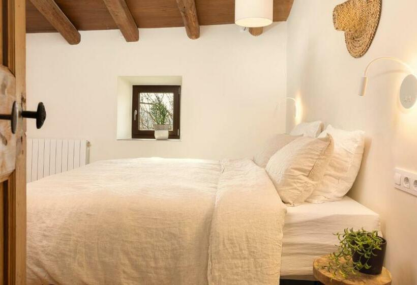 غرفة قياسية رباعية, Mas Oms