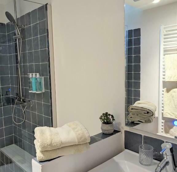 غرفة قياسية, Mas Oms