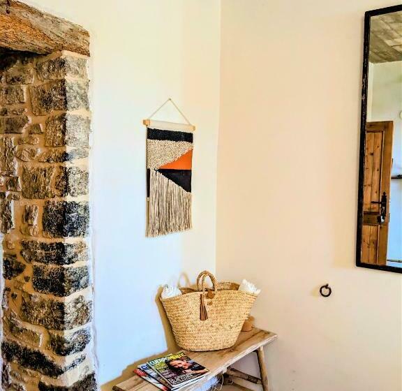 غرفة قياسية, Mas Oms