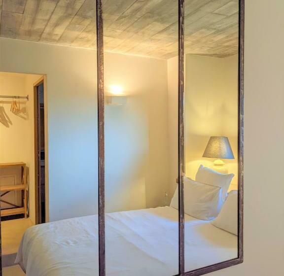 غرفة قياسية, Mas Oms