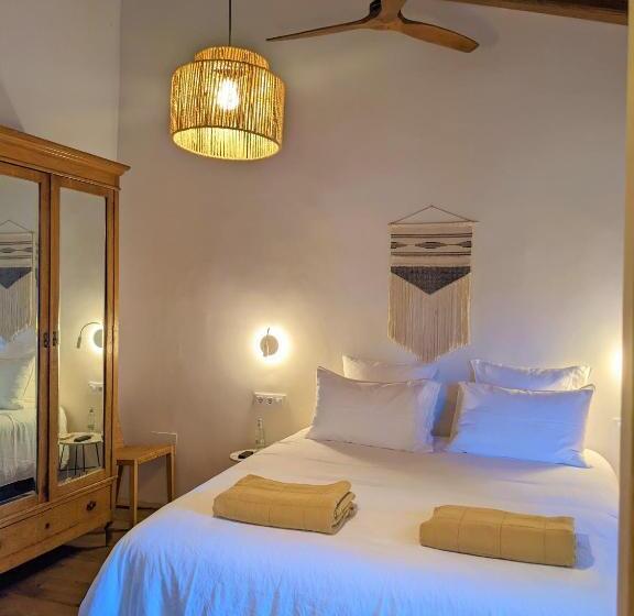 غرفة ديلوكس سرير كينج, Mas Oms