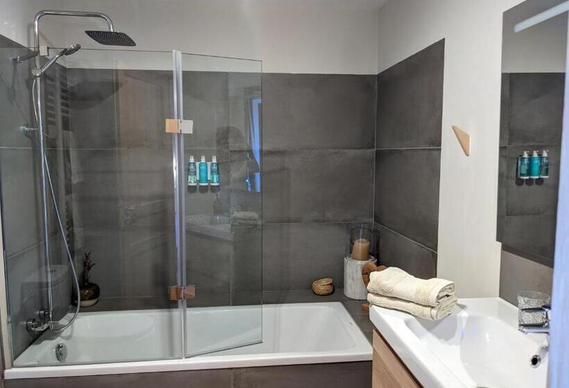 غرفة ديلوكس سرير كينج, Mas Oms