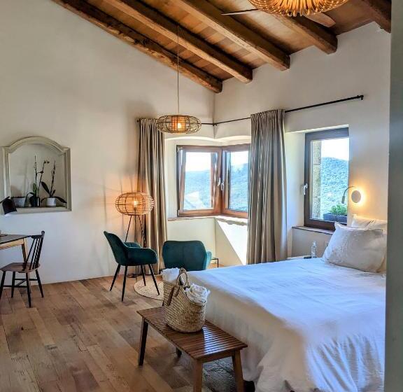 غرفة قياسية سرير كينج, Mas Oms