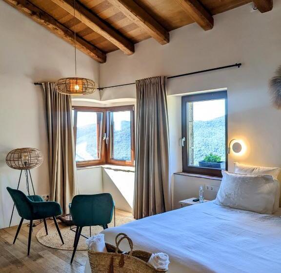 غرفة قياسية سرير كينج, Mas Oms