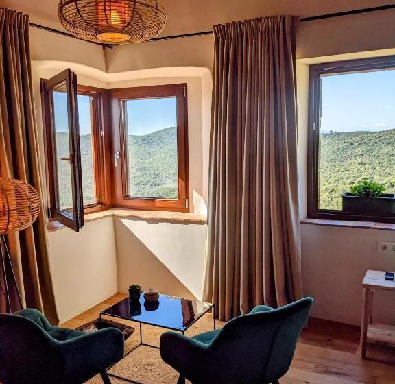 غرفة قياسية سرير كينج, Mas Oms