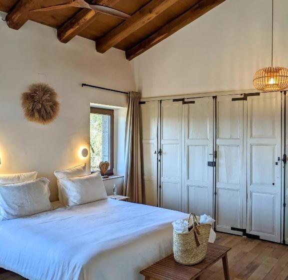 غرفة قياسية سرير كينج, Mas Oms