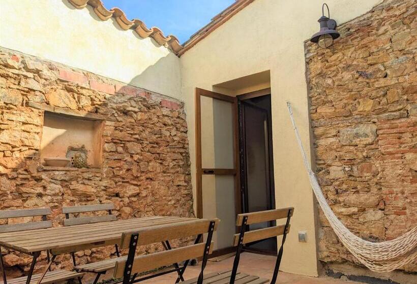 غرفة قياسية رباعية, Mas Oms