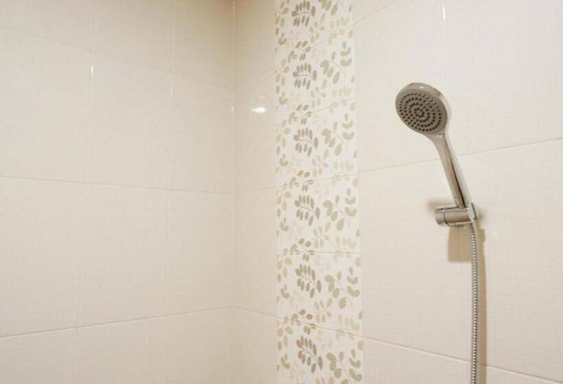 Номер Deluxe, Reddoorz Near Exit Tol Banyumanik 2