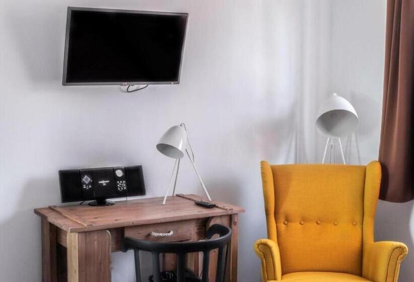 标准间, Szabolcs Vezér Panzió