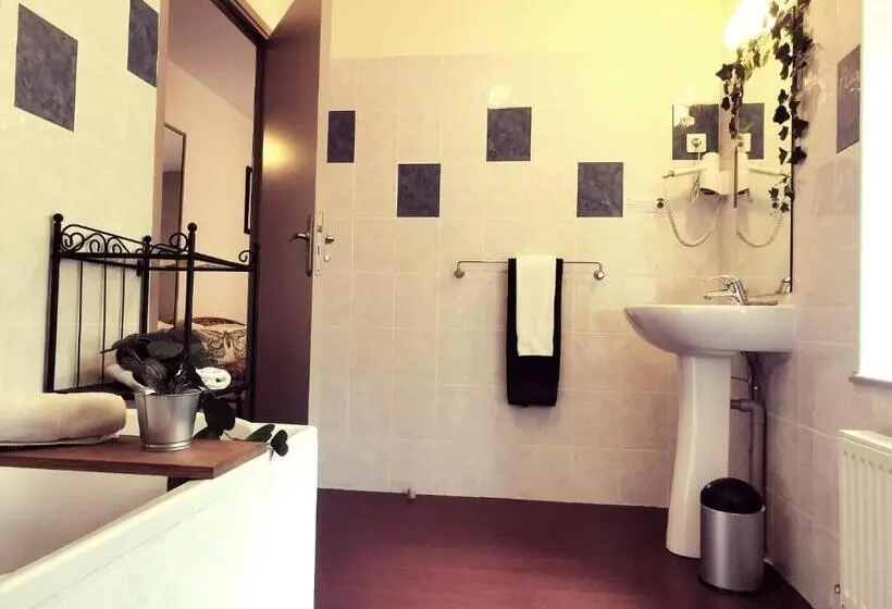 ベーシックルーム, Auberge De Chanteuges