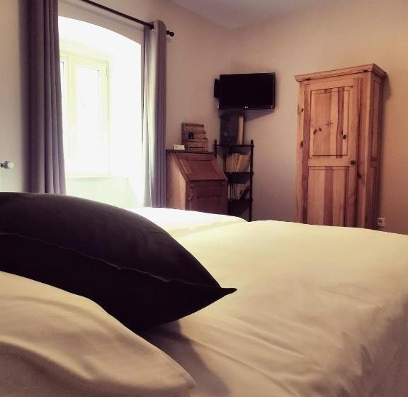 غرفة أساسية, Auberge De Chanteuges