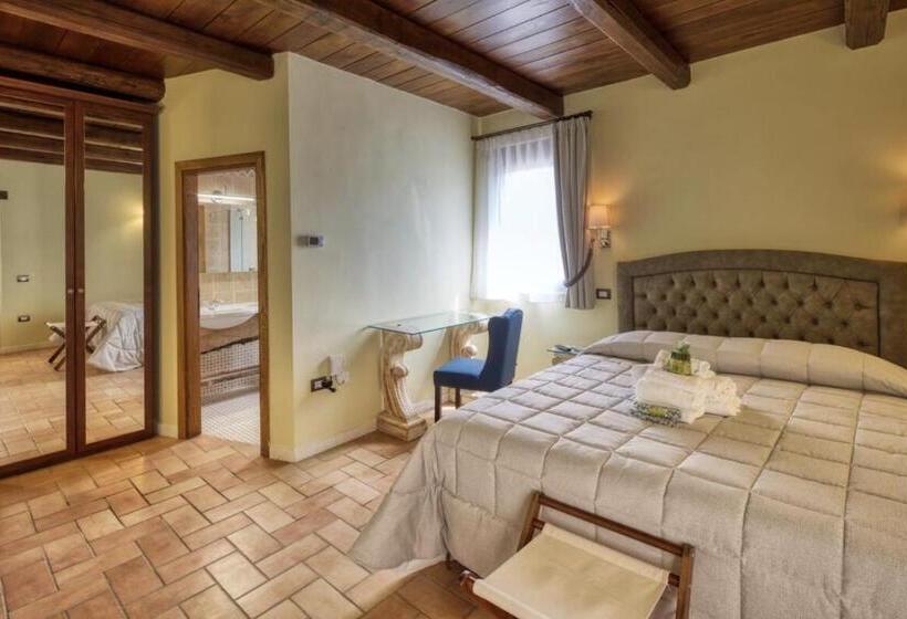 اتاق استاندارد با چشم‌انداز کوهستان, Borgo Incantato Spoleto