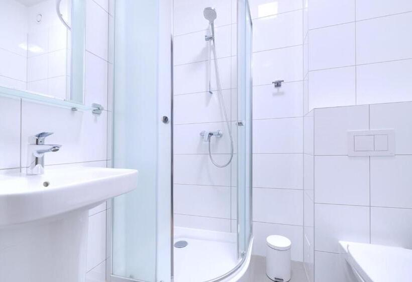 جناح, Lawendowy Dwór