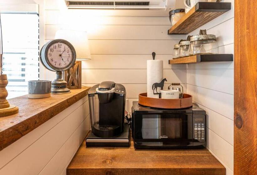 Appartement met 1 Slaapkamer, The Stable Tiny Container Home 12 Min To Magnolia