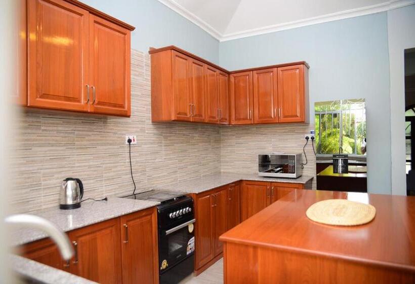 Дом 3 Спальни, Charming Eco Homestay Near Kilimanjaro International Airport