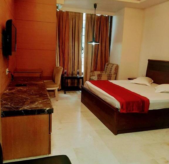 스탠다드 룸 킹사이즈 침대, Good Will Residency   Cyber City Gurgaon