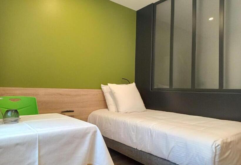 غرفة قياسية, La Bâtisse Du Velay