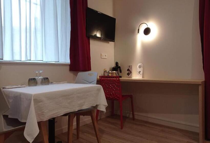 غرفة قياسية, La Bâtisse Du Velay