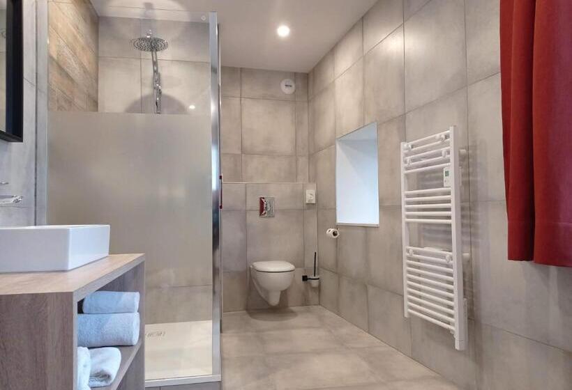 غرفة قياسية, La Bâtisse Du Velay