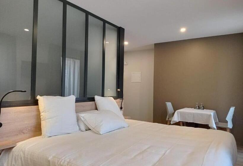 غرفة قياسية, La Bâtisse Du Velay