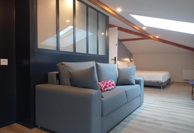 جناح عائلي, La Bâtisse Du Velay