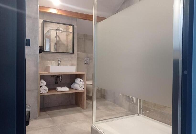 جناح عائلي, La Bâtisse Du Velay