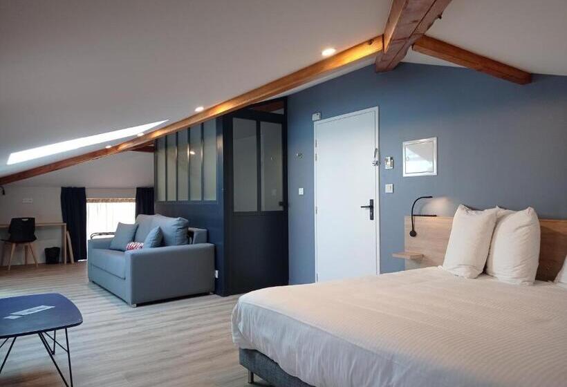 جناح ديلوكس, La Bâtisse Du Velay