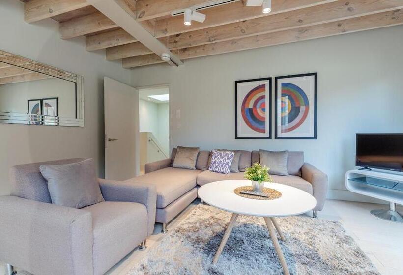 1 Bedroom Penthouse Apartment, Stayinn Holborn