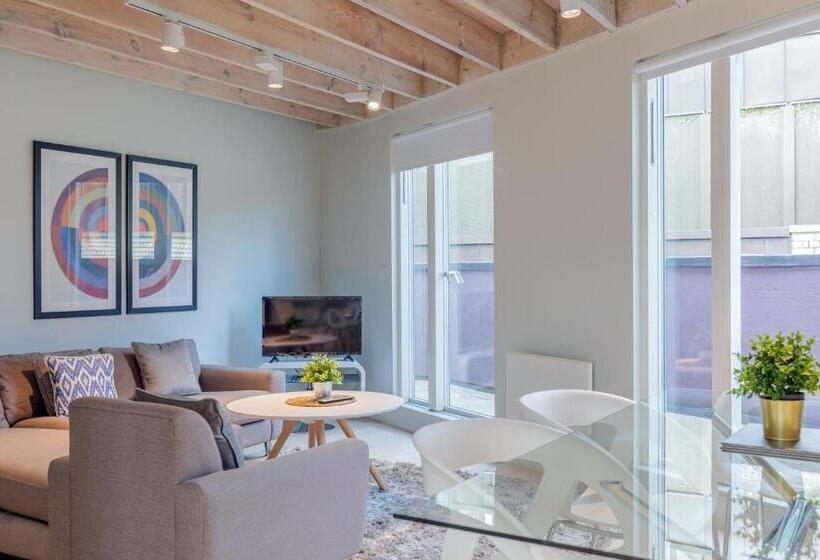 1 Bedroom Penthouse Apartment, Stayinn Holborn