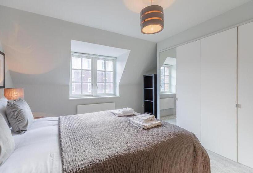 1 Bedroom Penthouse Apartment, Stayinn Holborn