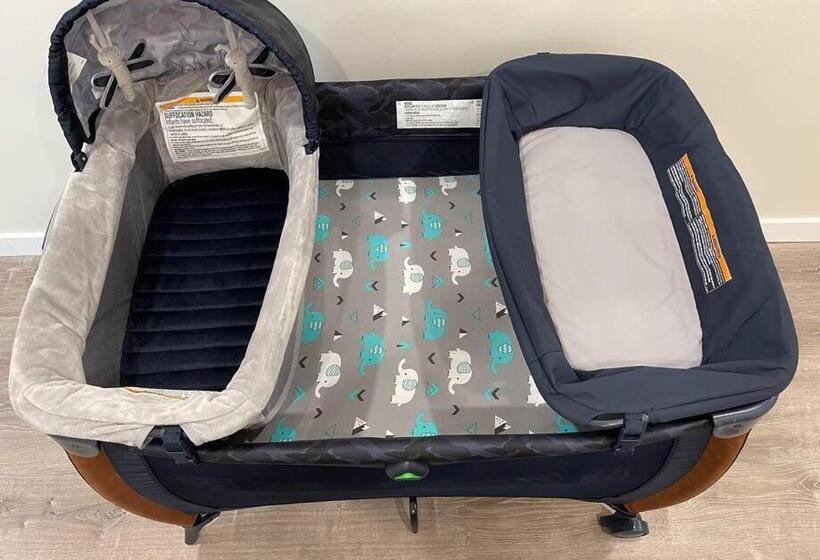 スタンダードスタジオ, Premier Location With Great Scenic Downtown View