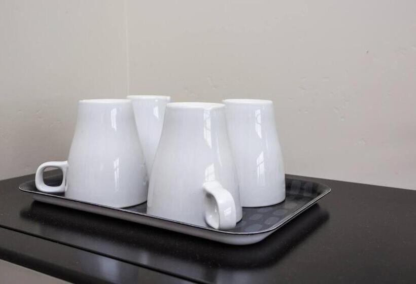 スタンダードスタジオ, Premier Location With Great Scenic Downtown View