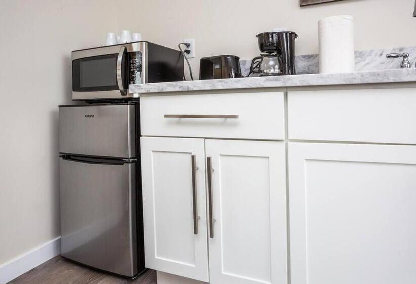 スタンダードスタジオ, Premier Location With Great Scenic Downtown View