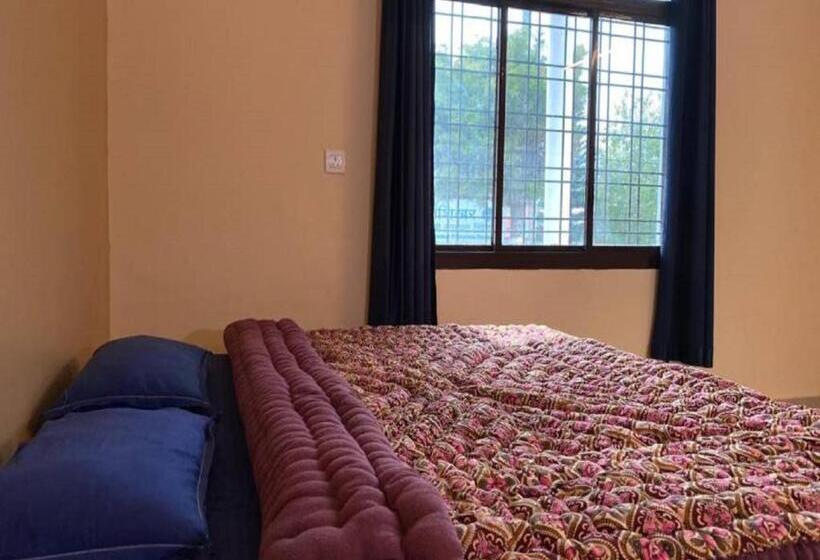 디럭스 룸, Goroomgo Kanara Hotel Bhimtal   Parking Facilities   Excellent Service