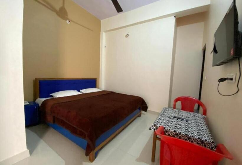 デラックスルーム, Goroomgo Kanara Hotel Bhimtal   Parking Facilities   Excellent Service