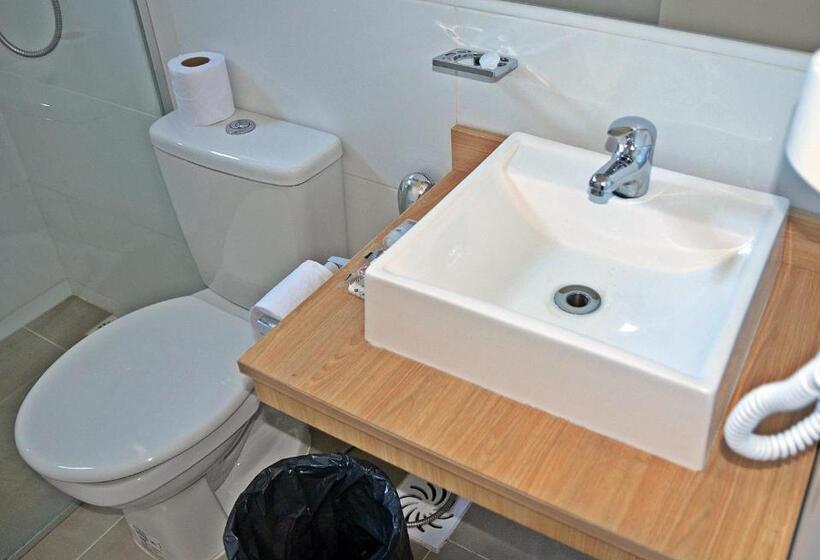 اتاق راحتی سه تخته, Trinidad Inn