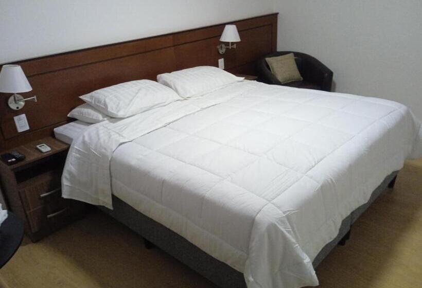 اتاق لوکس, Trinidad Inn