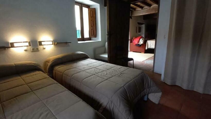 Кровать в Общей Комнате, Albergue Turístico San Blas De Oliva De Plasencia