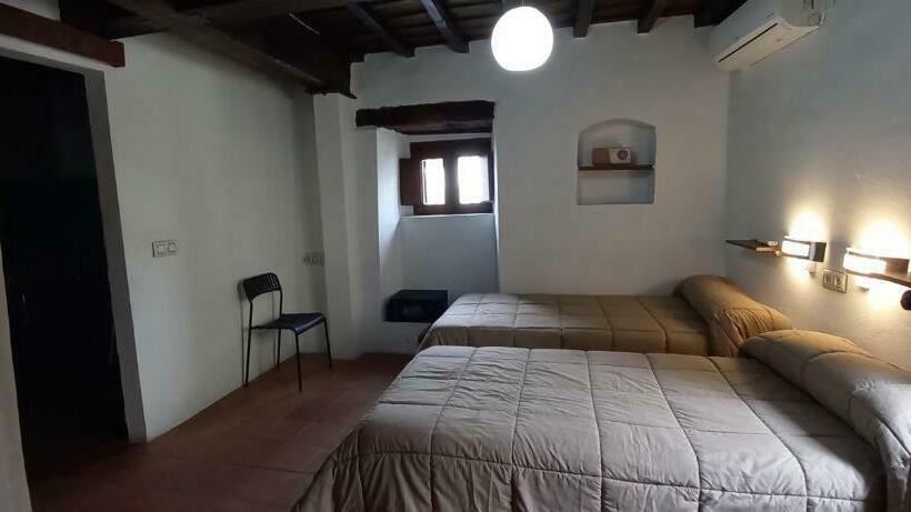 Кровать в Общей Комнате, Albergue Turístico San Blas De Oliva De Plasencia