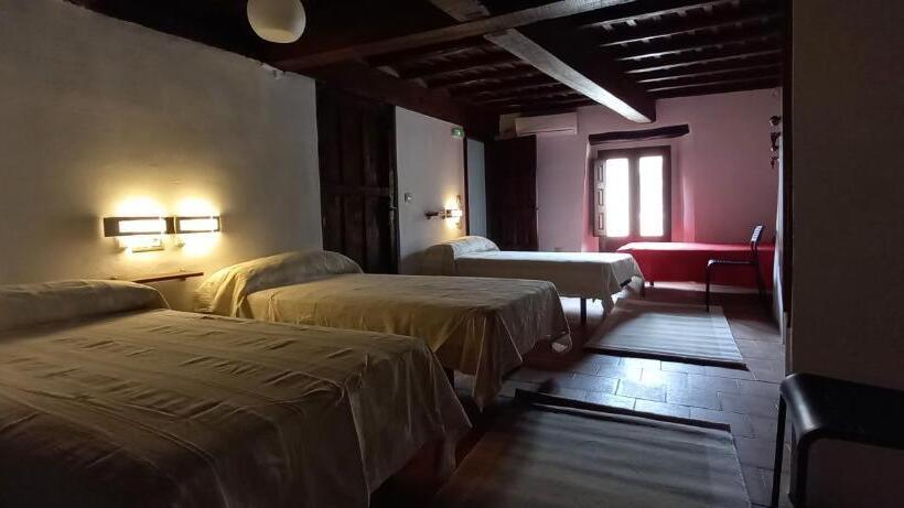 Кровать в Общей Комнате, Albergue Turístico San Blas De Oliva De Plasencia